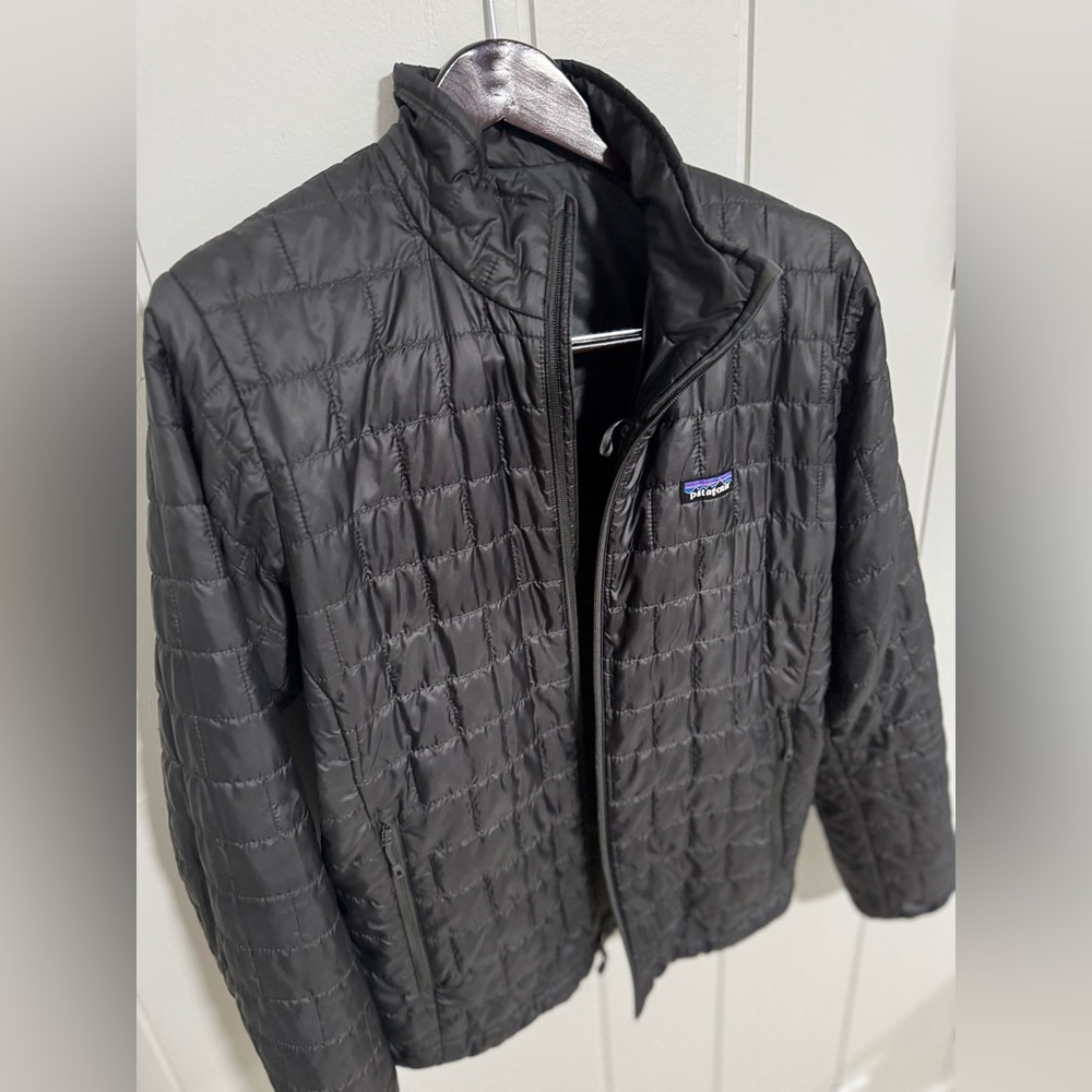 Like New! Patagonia Men’s Nano Puff Jacket Black sz. Medium